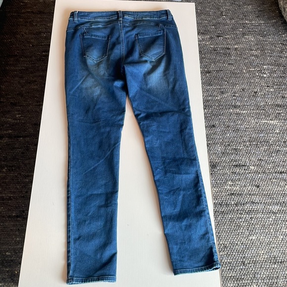 Waist 18-19” rise 9 1/2” inseam, 31 manguun jeans - Picture 5 of 6